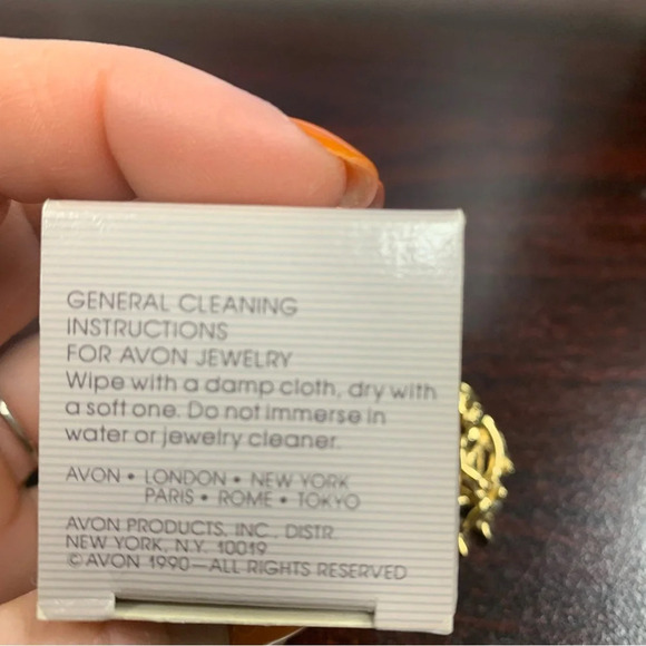 Avon Gemini  Goldtone pin NIB 1990 horoscope fan - Picture 3 of 5